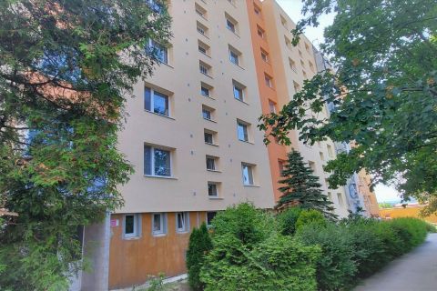 REZERVOVANÉ - veľký 3-izbový byt s loggiou 75m2, ul.Urxová